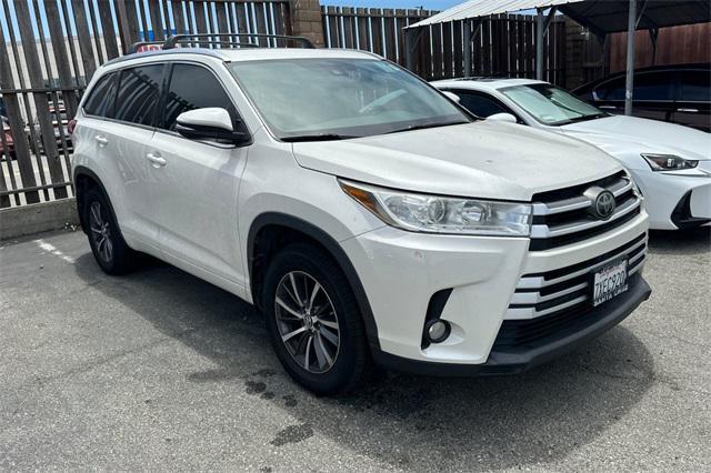 used 2017 Toyota Highlander car