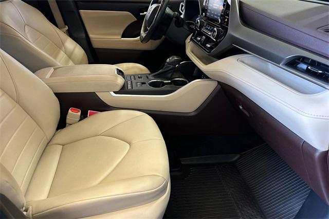 used 2022 Toyota Highlander car, priced at $36,895