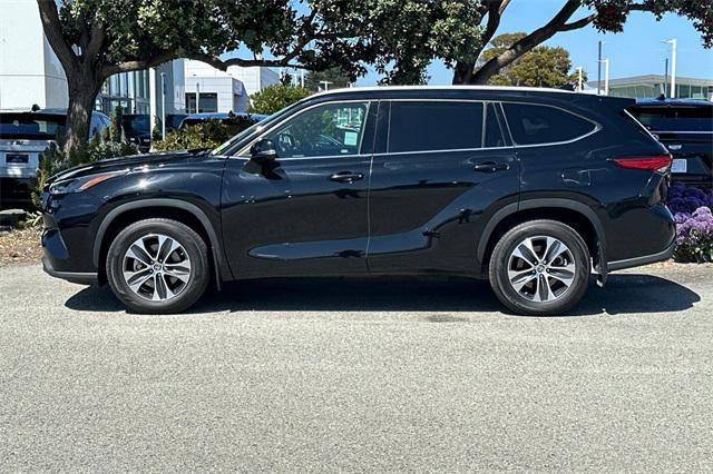 used 2022 Toyota Highlander car, priced at $36,895