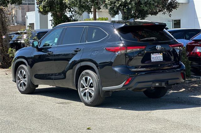 used 2022 Toyota Highlander car, priced at $36,895