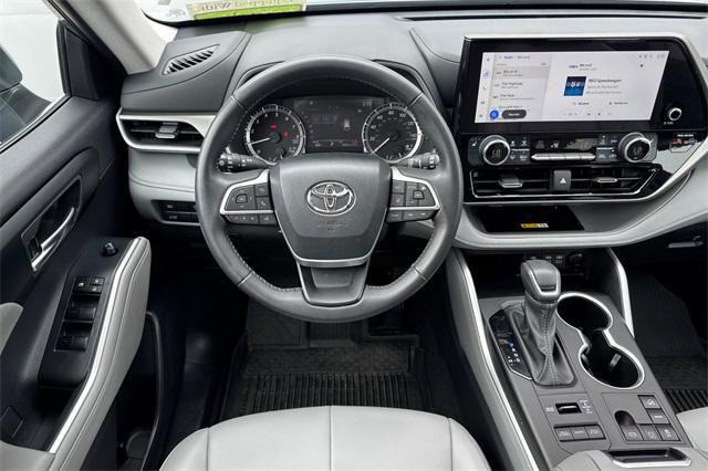 used 2024 Toyota Highlander car, priced at $42,750