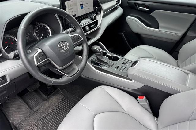 used 2024 Toyota Highlander car, priced at $42,750