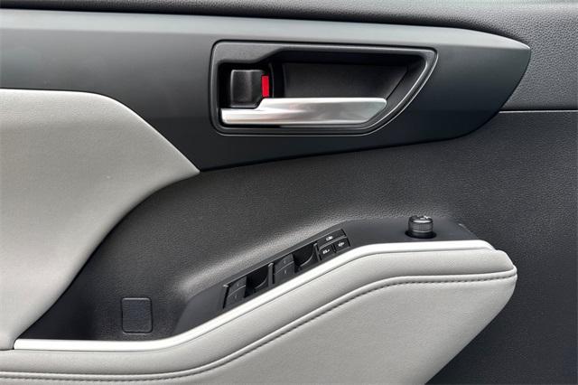 used 2024 Toyota Highlander car, priced at $42,750