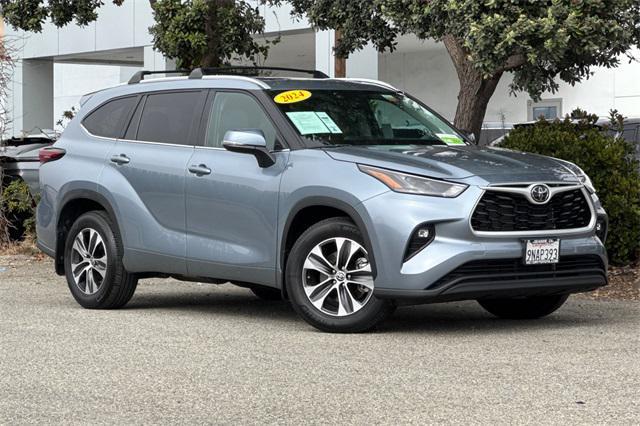 used 2024 Toyota Highlander car, priced at $42,750