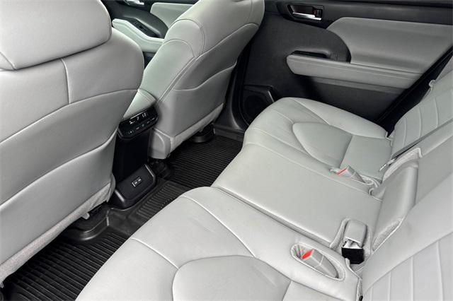 used 2024 Toyota Highlander car, priced at $42,750