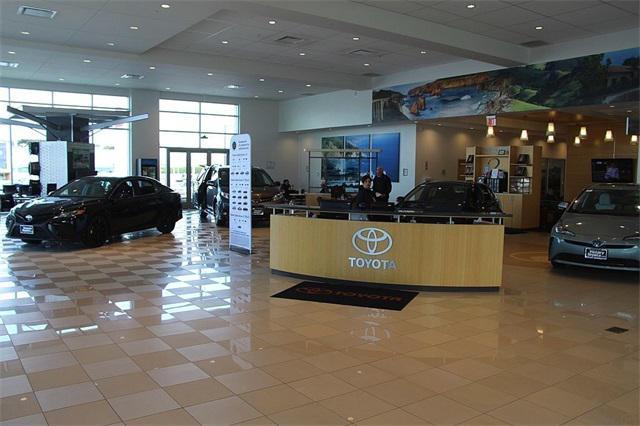 used 2021 Toyota Highlander car, priced at $27,495