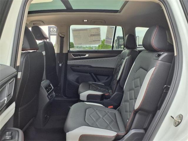 new 2025 Volkswagen Atlas car, priced at $48,351