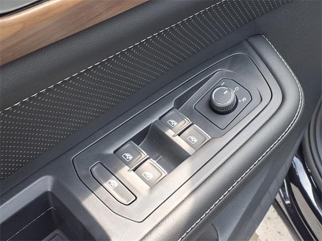 new 2025 Volkswagen Atlas car, priced at $43,870