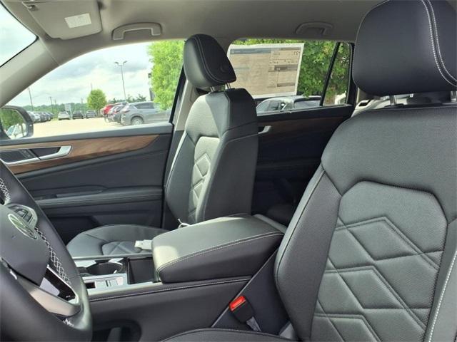 new 2025 Volkswagen Atlas car, priced at $43,870