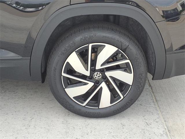 new 2025 Volkswagen Atlas car, priced at $43,870