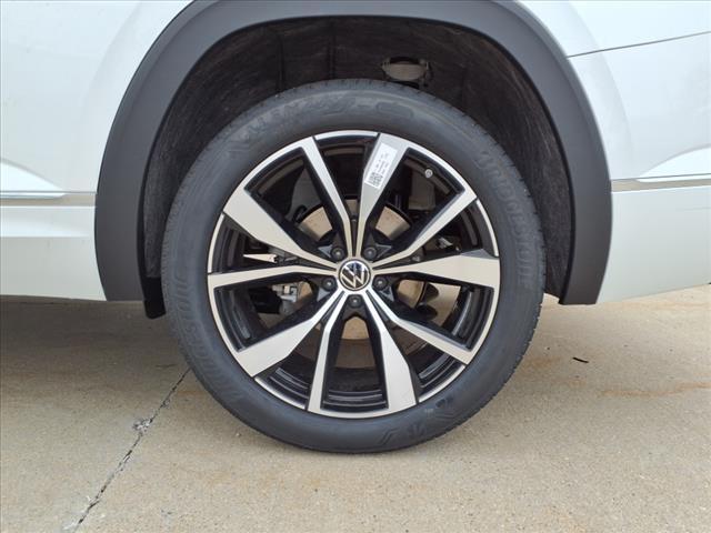 new 2025 Volkswagen Atlas car, priced at $54,321