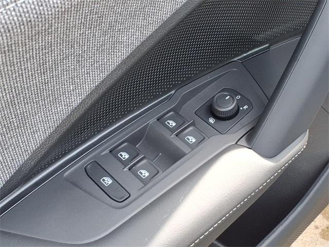 new 2025 Volkswagen Tiguan car, priced at $32,076