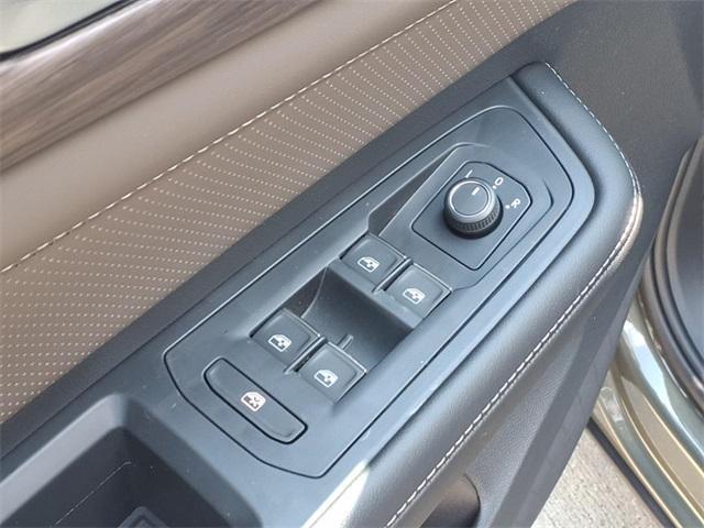 new 2025 Volkswagen Atlas car, priced at $47,336