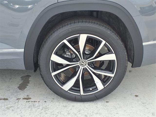new 2025 Volkswagen Atlas car, priced at $50,782