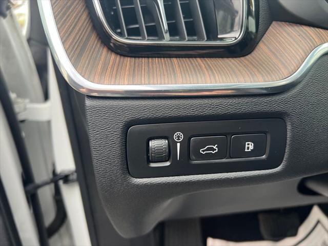 used 2022 Volvo XC60 Recharge Plug-In Hybrid car, priced at $33,378