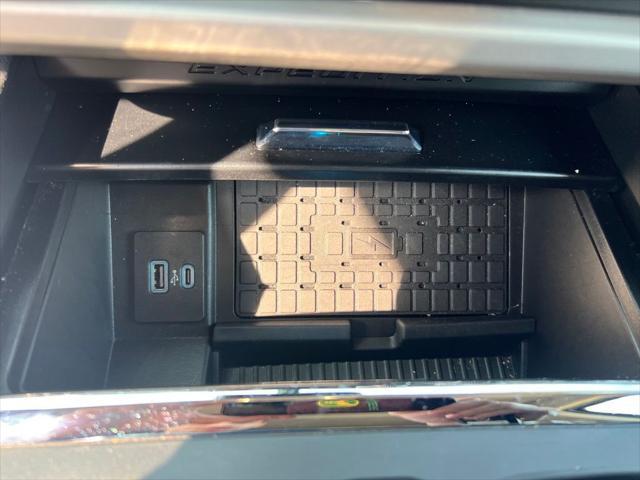 used 2024 Ford Expedition car, priced at $54,128