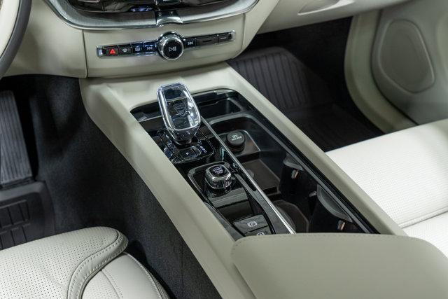 new 2025 Volvo XC60 car, priced at $60,660