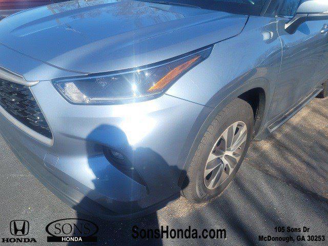 used 2021 Toyota Highlander car, priced at $31,625