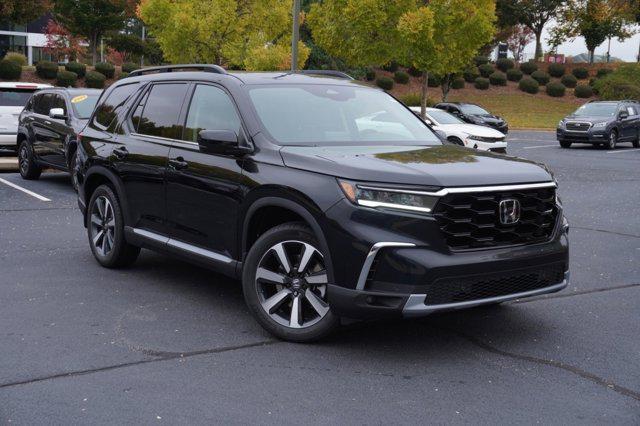 new 2025 Honda Pilot car, priced at $50,738