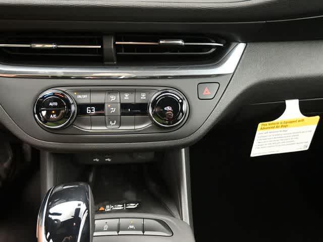new 2025 Buick Envista car, priced at $22,250