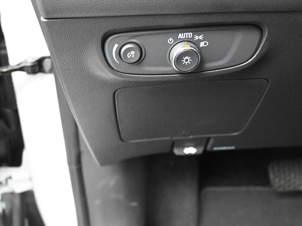 new 2025 Buick Encore GX car, priced at $27,500