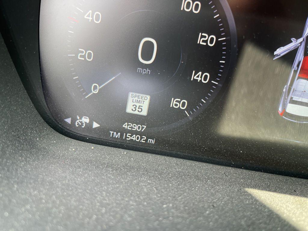 used 2020 Volvo XC40 car, priced at $26,500