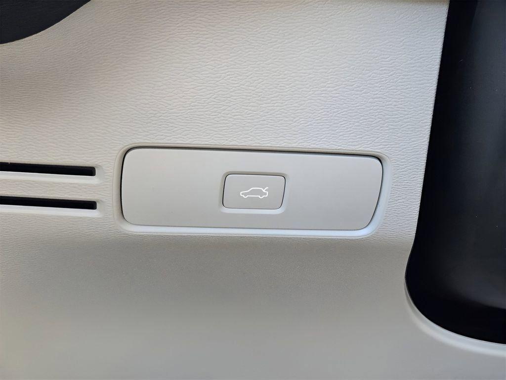 new 2025 Volvo XC40 car, priced at $48,335