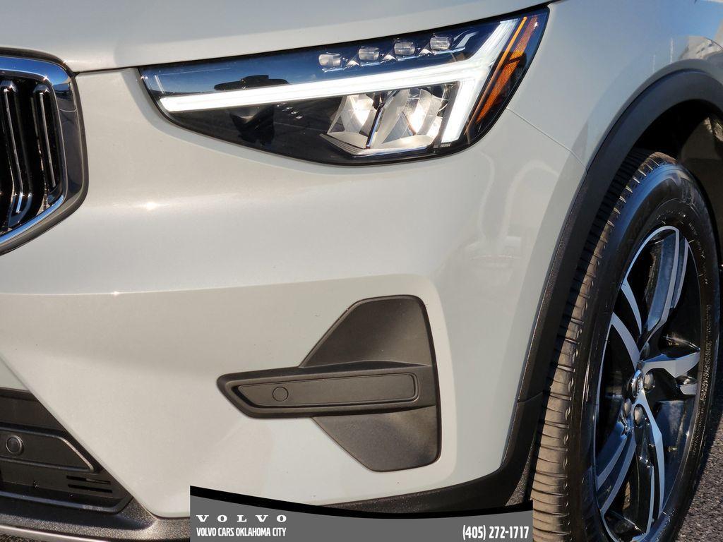 used 2025 Volvo XC40 car, priced at $34,400