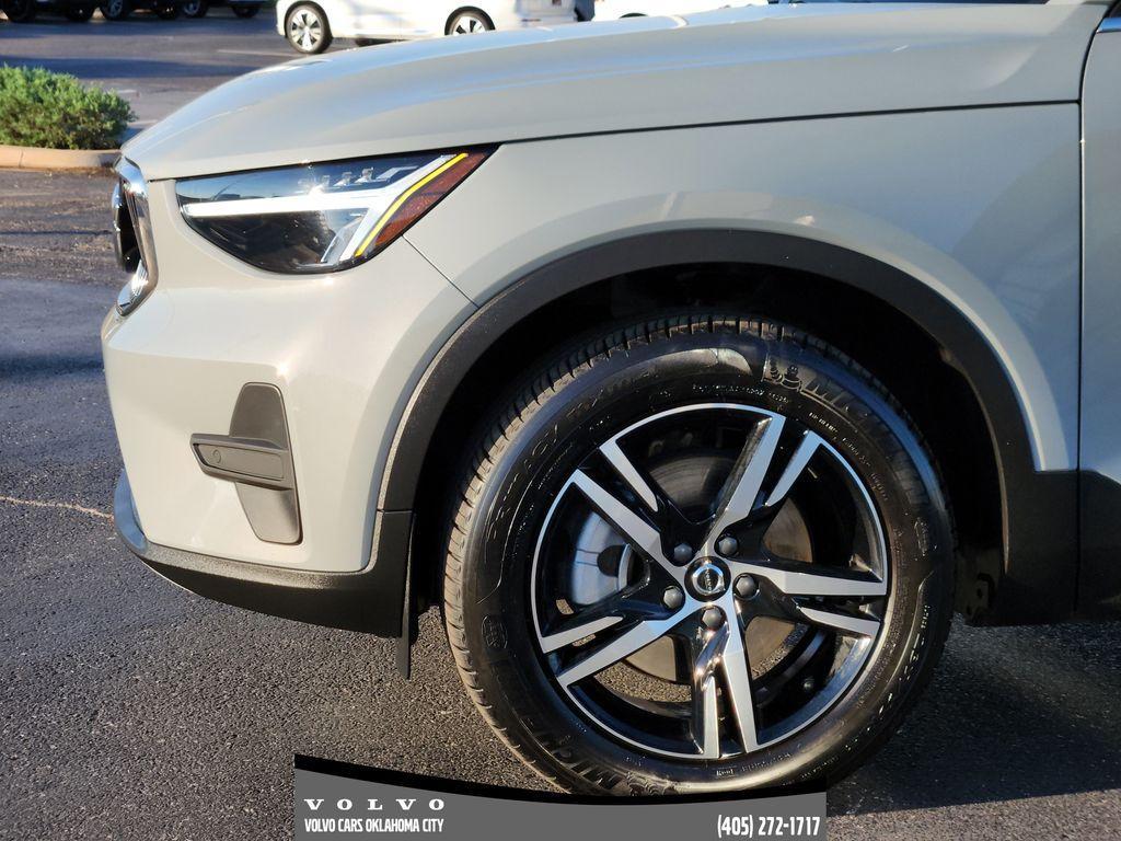 used 2025 Volvo XC40 car, priced at $34,400