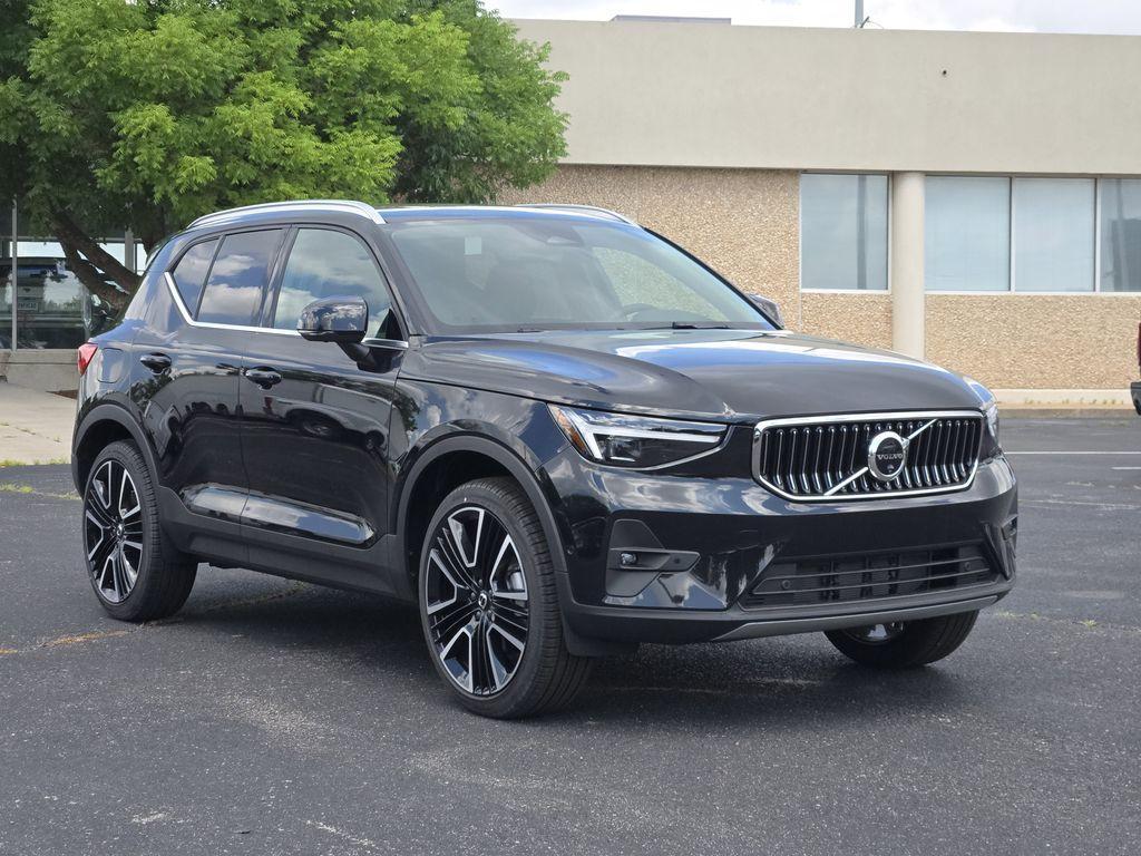 new 2025 Volvo XC40 car, priced at $55,415