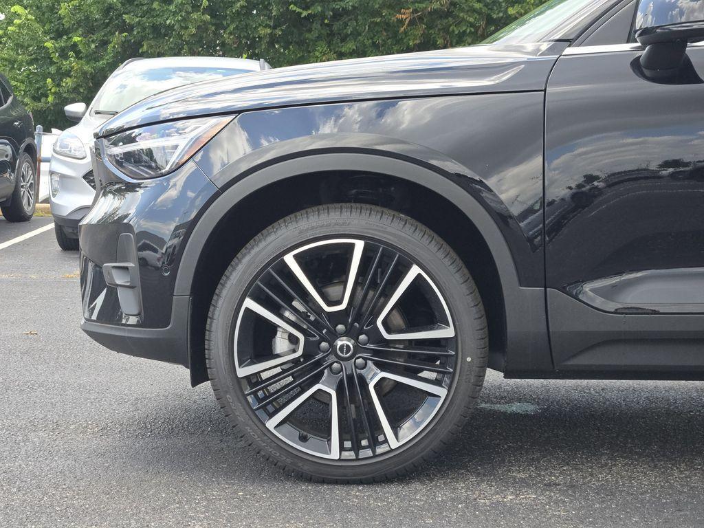 new 2025 Volvo XC40 car, priced at $55,415