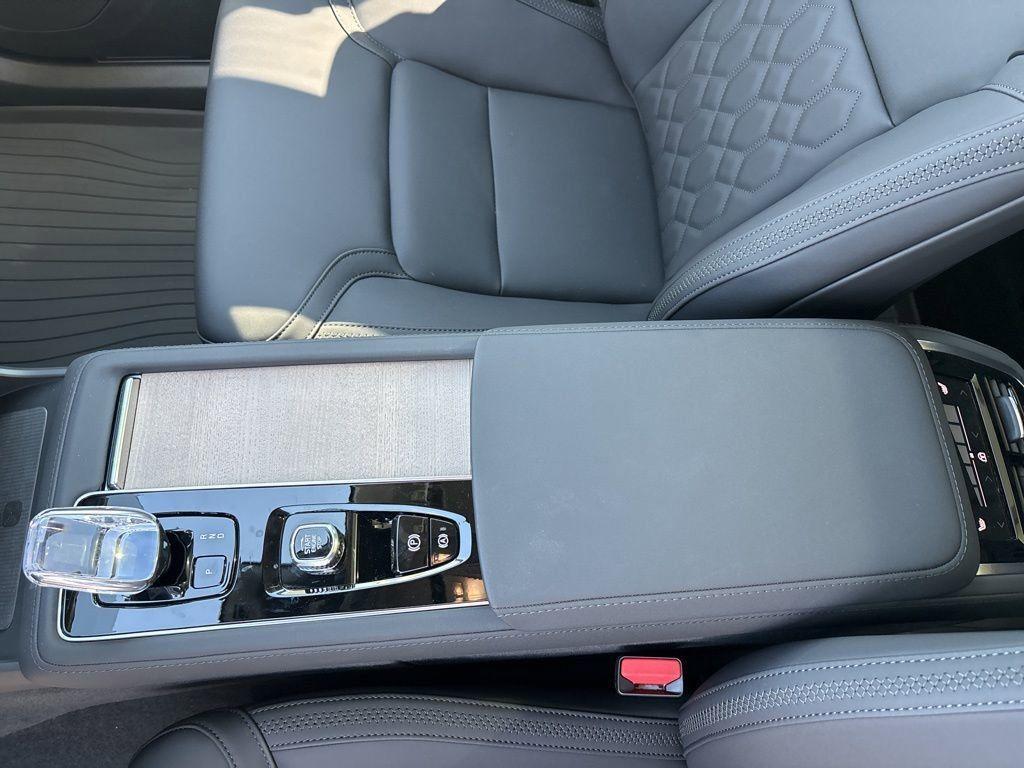 new 2025 Volvo XC90 car, priced at $65,555