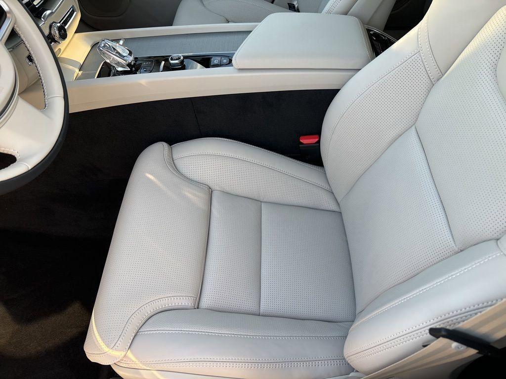 new 2025 Volvo XC60 car, priced at $63,670