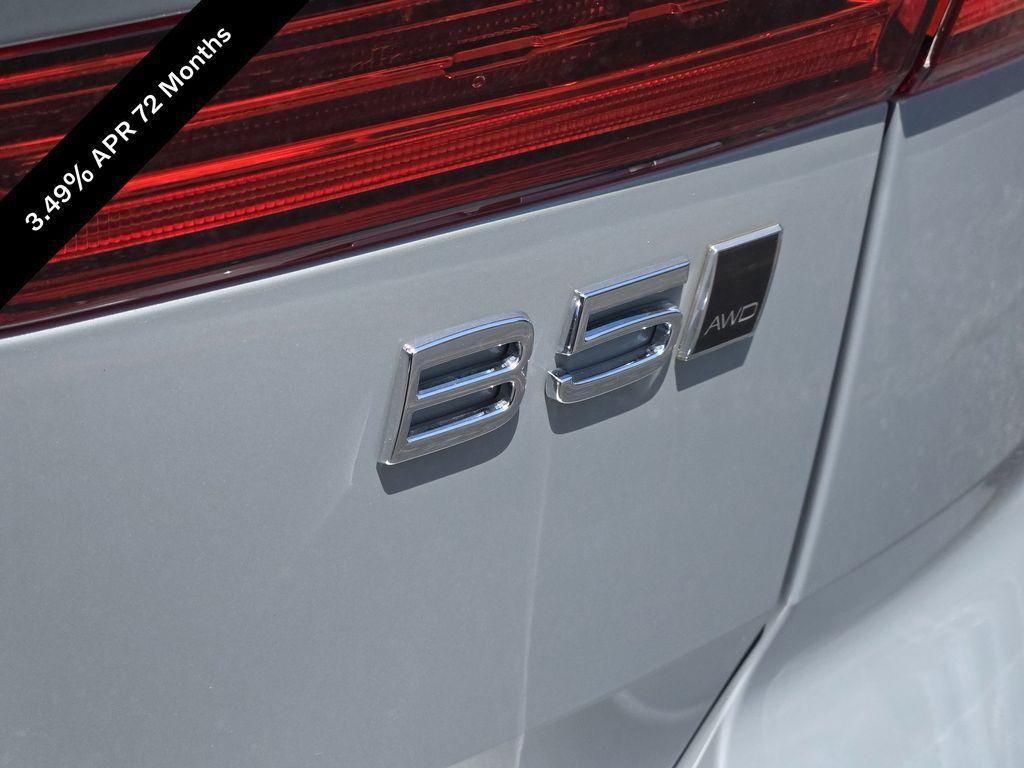 new 2025 Volvo XC60 car, priced at $63,670