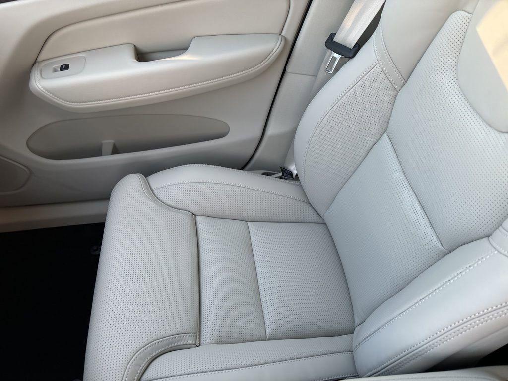 new 2025 Volvo XC60 car, priced at $63,670