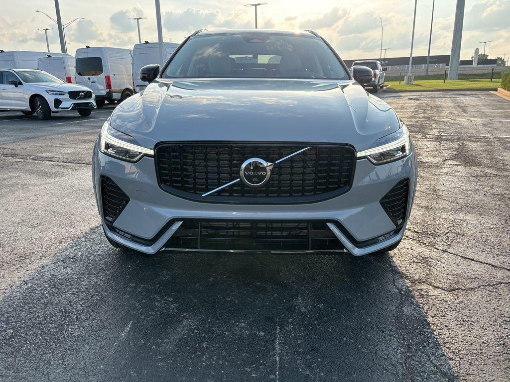 new 2025 Volvo XC60 car, priced at $63,670
