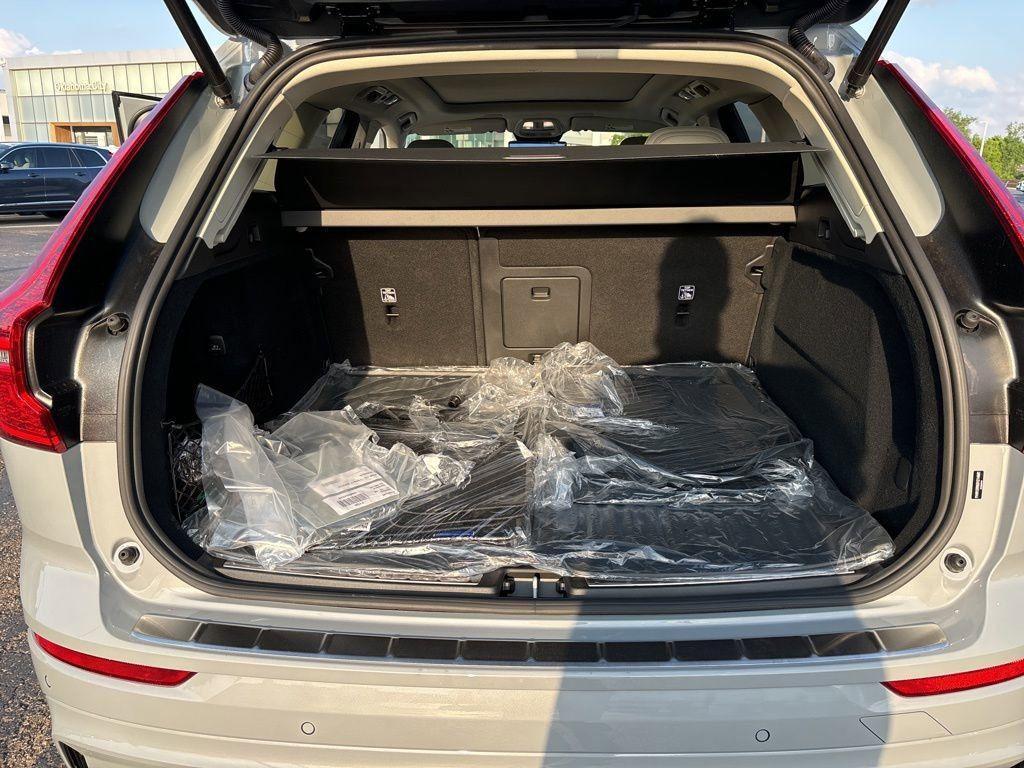 new 2025 Volvo XC60 car, priced at $63,670