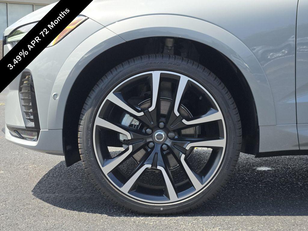 new 2025 Volvo XC60 car, priced at $63,670