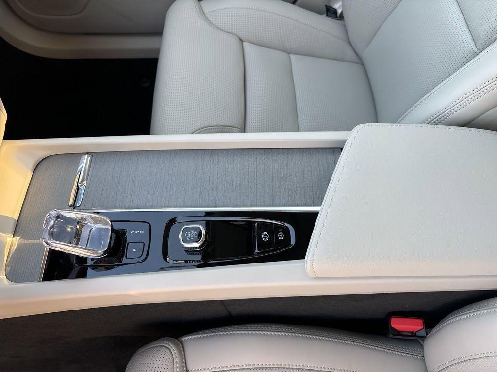 new 2025 Volvo XC60 car, priced at $63,670