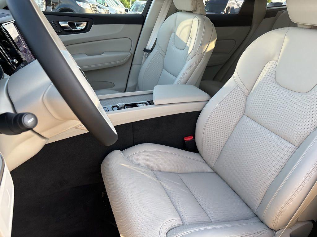 new 2025 Volvo XC60 car, priced at $63,670