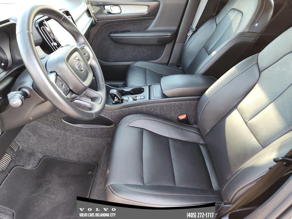 used 2025 Volvo XC40 car, priced at $34,400