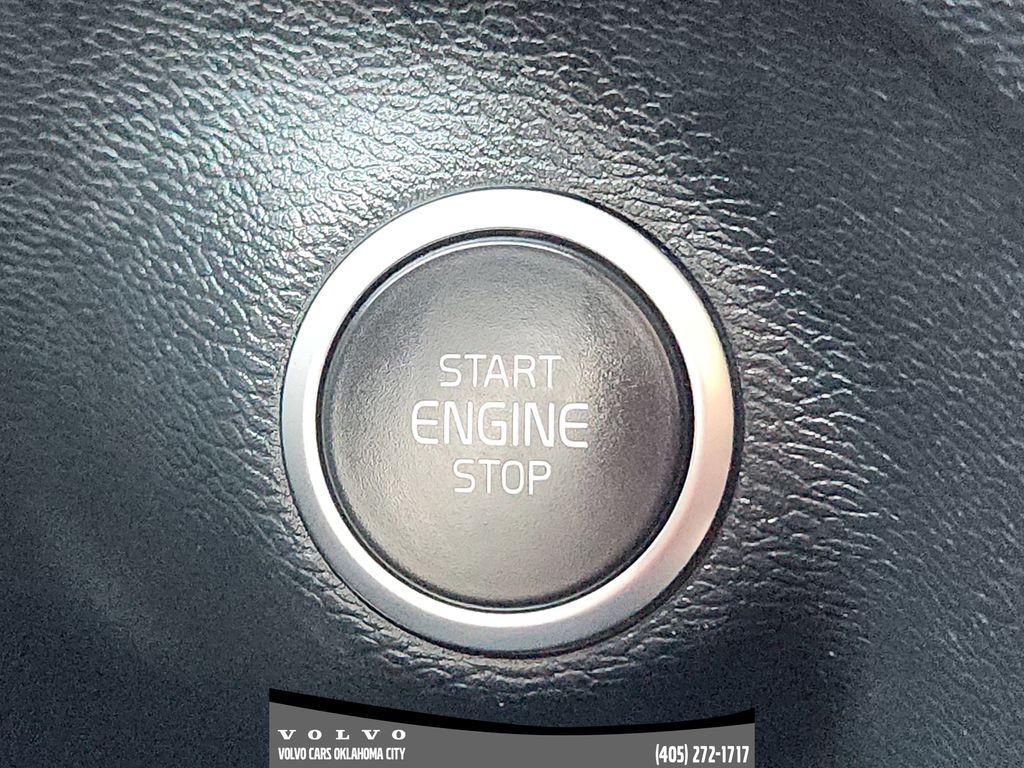 used 2025 Volvo XC40 car, priced at $34,400