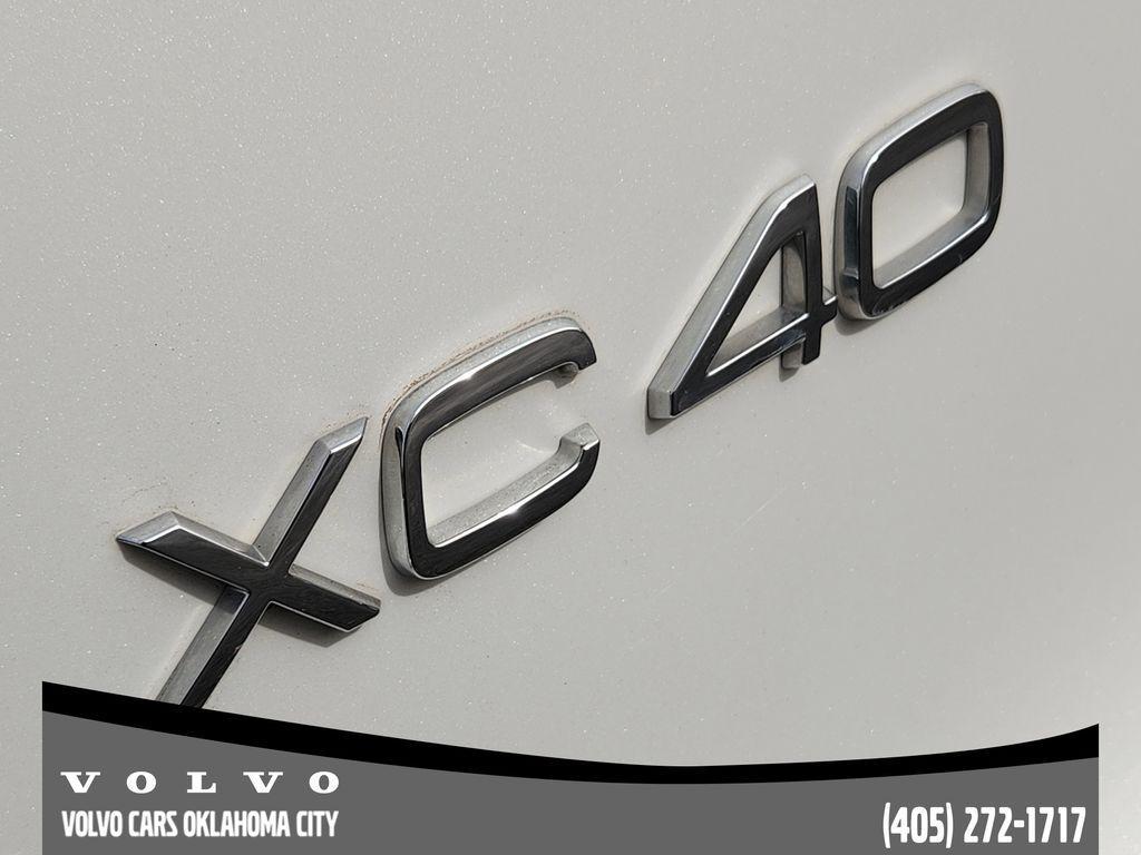 used 2025 Volvo XC40 car, priced at $33,400