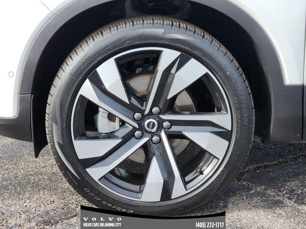 used 2025 Volvo XC40 car, priced at $33,400