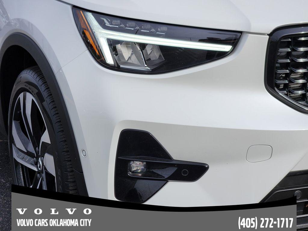 used 2025 Volvo XC40 car, priced at $33,400