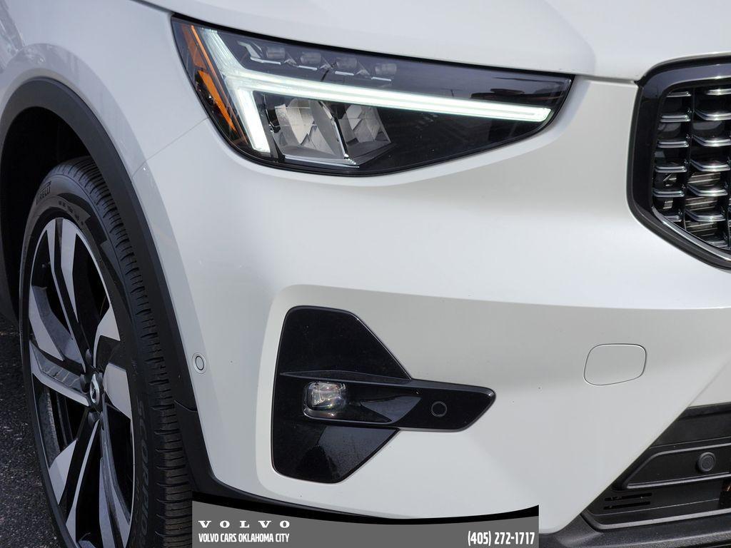 used 2025 Volvo XC40 car, priced at $33,400