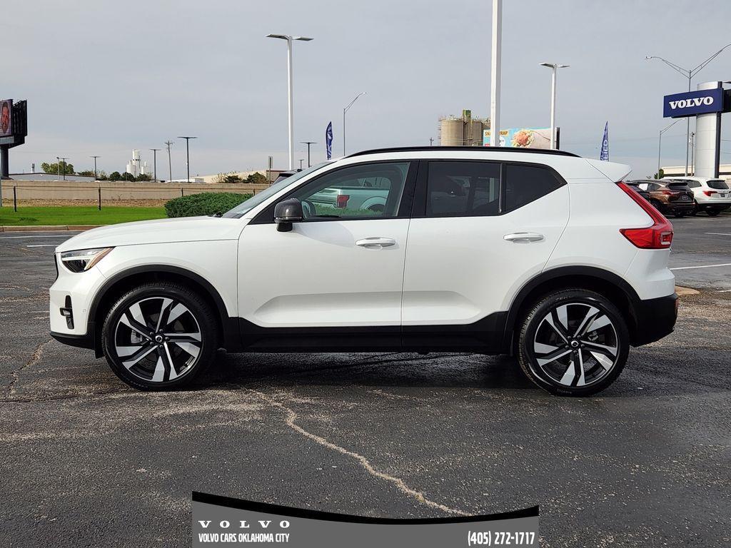 used 2025 Volvo XC40 car, priced at $33,400