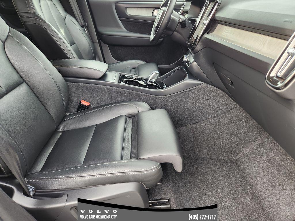 used 2025 Volvo XC40 car, priced at $33,400