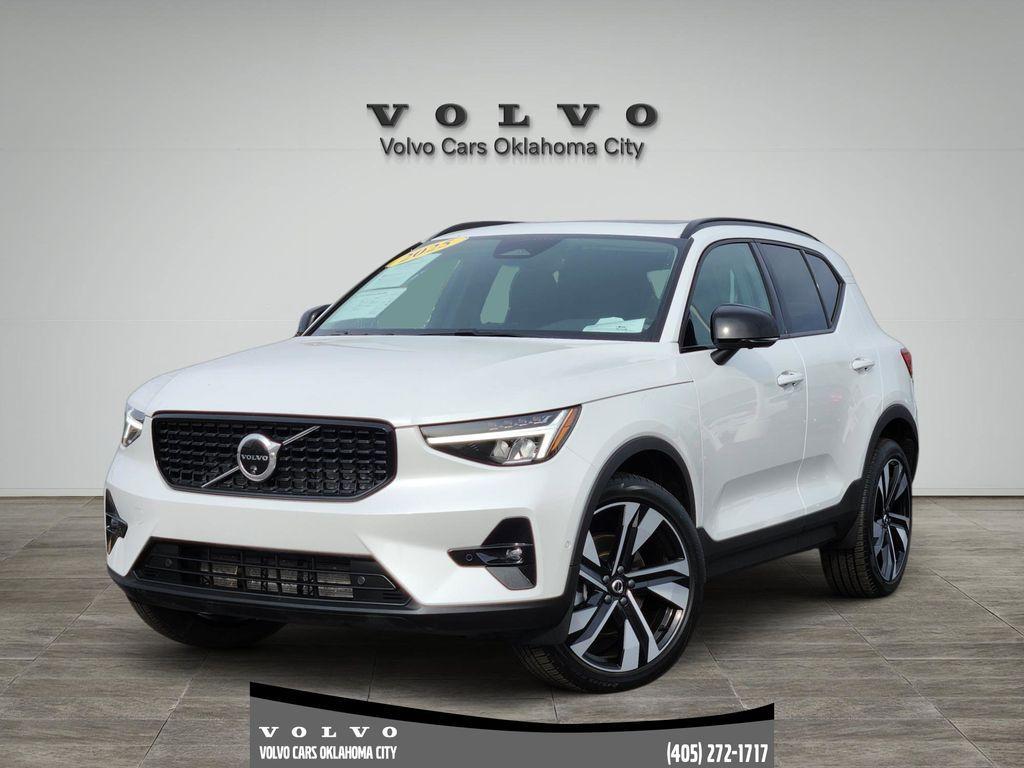 used 2025 Volvo XC40 car, priced at $33,400