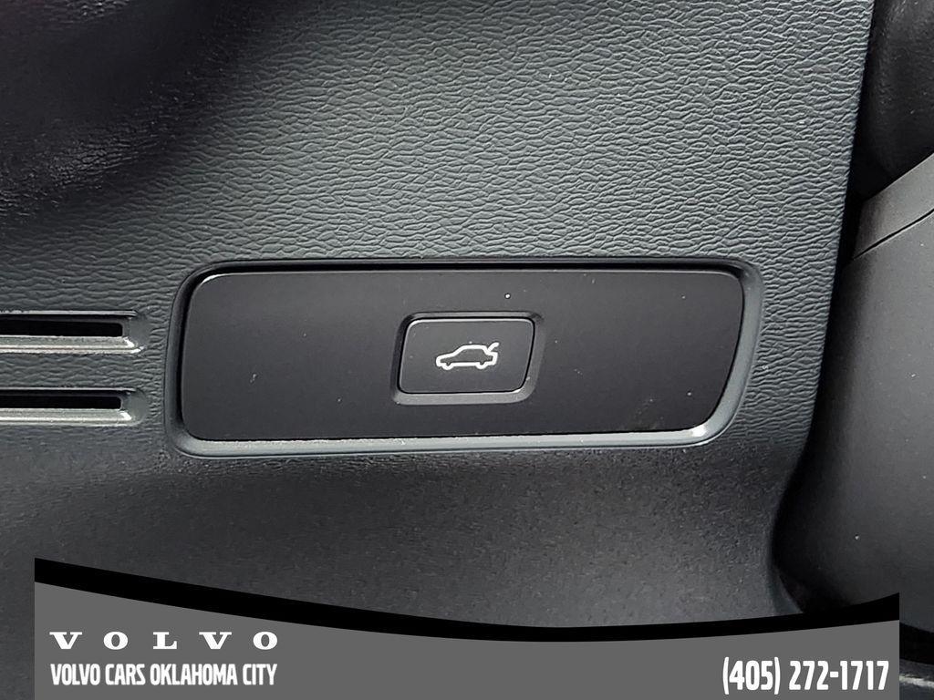 used 2025 Volvo XC40 car, priced at $33,400